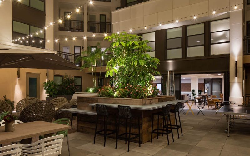 huxley-apartments-outdoor-lounge